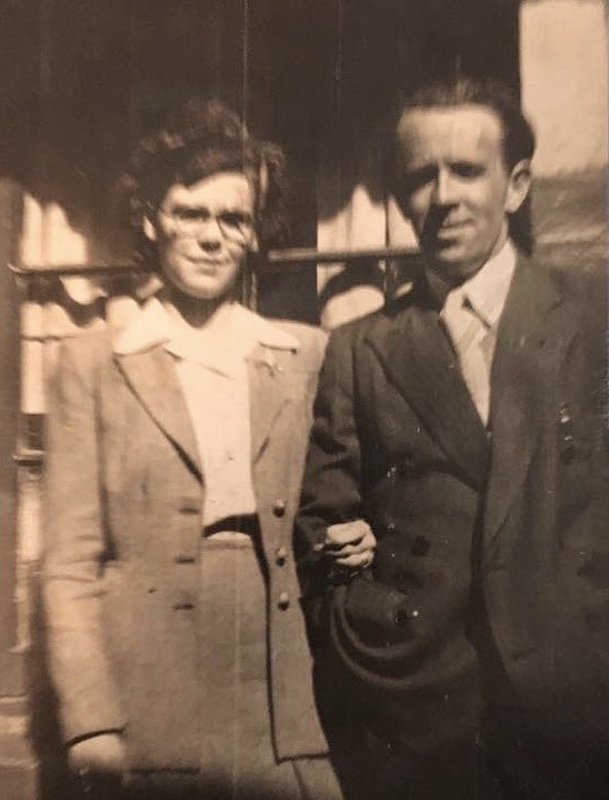 Respondent Mike Kellys Parents Outside 13 Hydepark Street Glasgow Before They Had Kids. Courtesy Of Mike Kelly image
