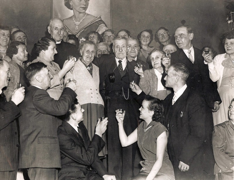 Respodnent Robert Tedford Relatives, Margaret And David Thompson's Ruby Anniversary, August 1956, Whiteinch Burgh Hall. Courtesy Of R Tedford image