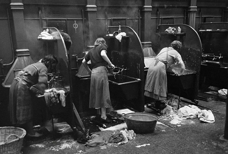 Glasgow Steamie A Wash House Attached To The Public Baths image
