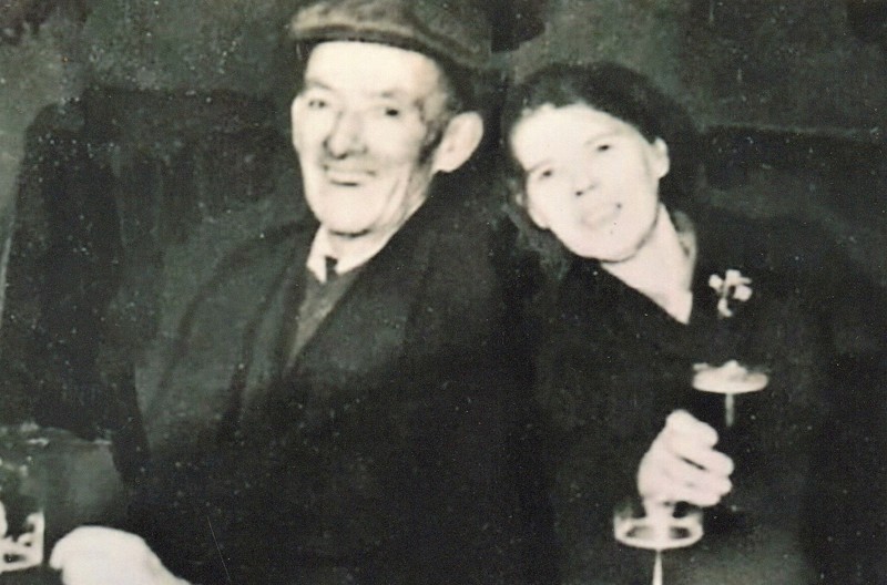 Respondent Mike Kelly's Grandparents, The Wards, At The Red Lion Pub, Anderston. Courtesy Of Mike Kelly image