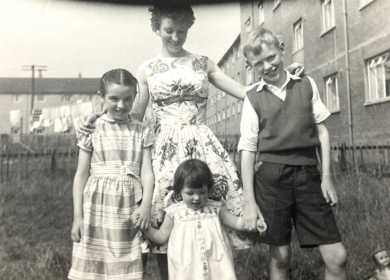 Annette, Ella And Robert Mcgarill. Front Laura Jackson. In Back Garden Of 136 Barlanark Rd. Courtesy Of Annette Mcgarill image